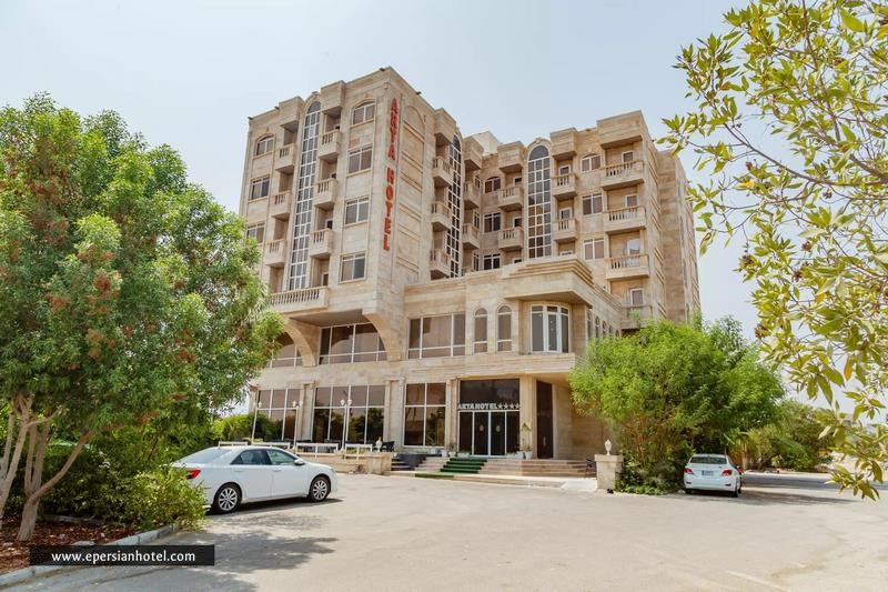 نمای بیرونی هتل ساحلی آرتا قشم 